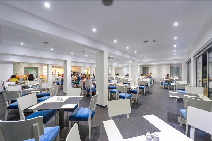 Imagen del bar/restaurante del Hotel Tasia Maris Oasis. Foto 4