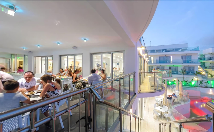 Imagen de los exteriores del Hotel Tasia Maris Oasis. Foto 11