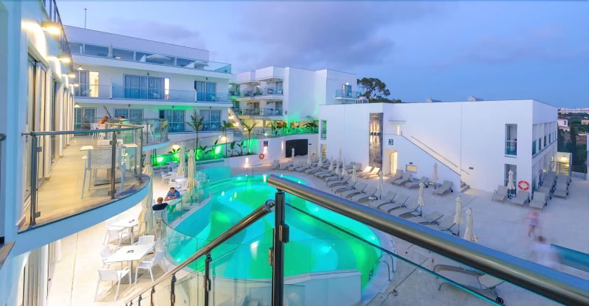 Imagen de los exteriores del Hotel Tasia Maris Oasis. Foto 12