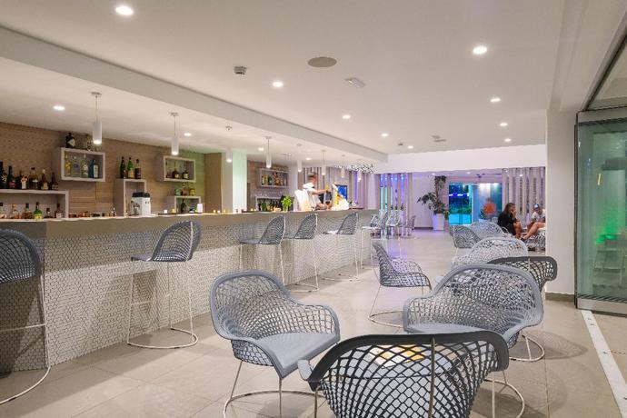 Imagen de los interiores del Hotel Tasia Maris Sands. Foto 15