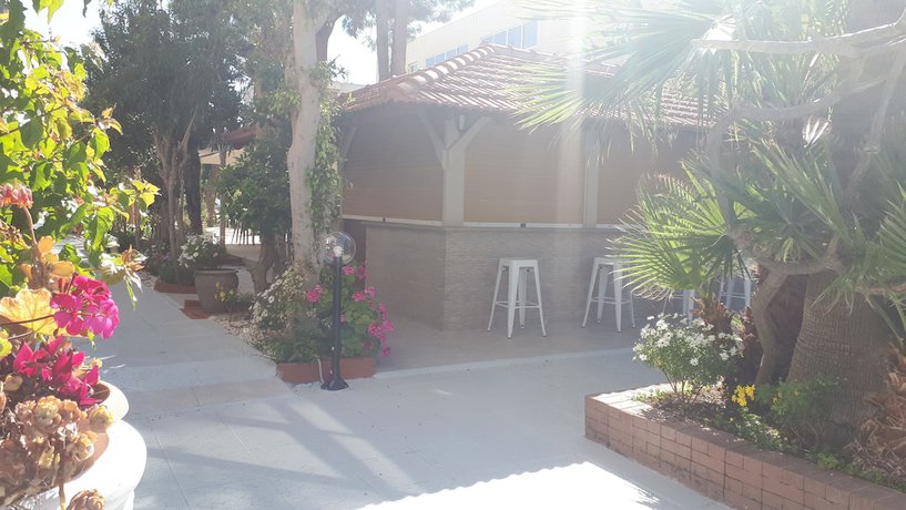 Imagen de la piscina del Hotel Tasiana Apartments Complex. Foto 14