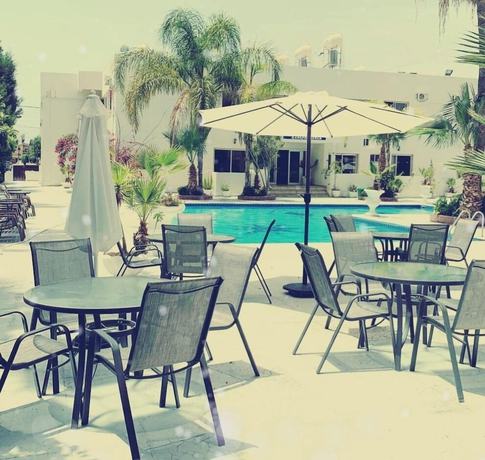 Imagen de la piscina del Hotel Tasiana Apartments Complex. Foto 15