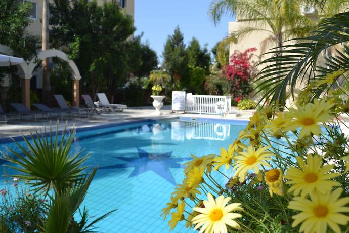 Imagen de la piscina del Hotel Tasiana Apartments Complex. Foto 16