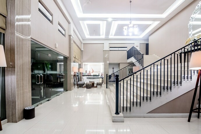 Imagen de los interiores del Hotel Tasneem Convention Yogyakarta. Foto 26