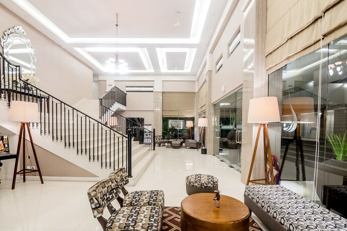 Imagen de los interiores del Hotel Tasneem Convention Yogyakarta. Foto 28