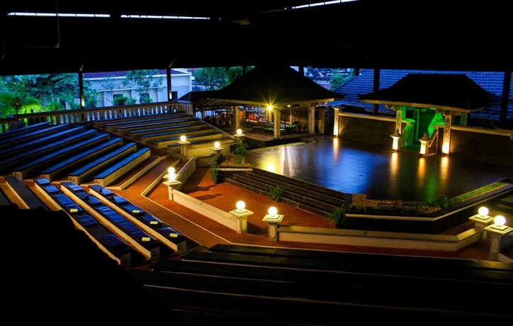 Imagen de la piscina del Hotel Tasneem Convention Yogyakarta. Foto 29