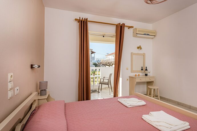Imagen de la habitación del Hotel Tassia Studios. Foto 19