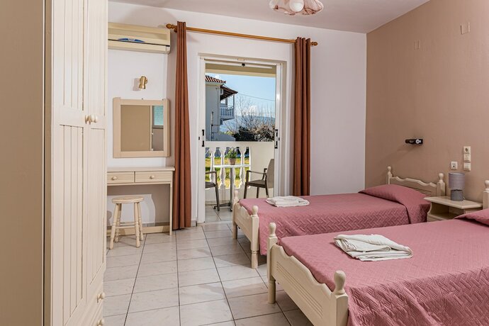 Imagen de la habitación del Hotel Tassia Studios. Foto 20