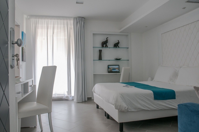 Imagen de la habitación del Hotel Tasso Suites. Foto 4