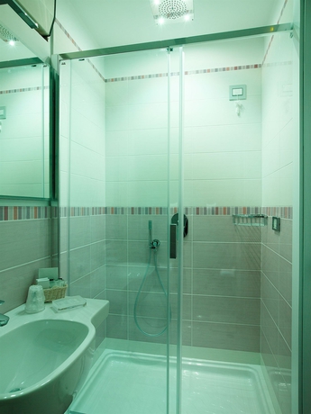 Imagen de la habitación del Hotel Tasso Suites. Foto 11