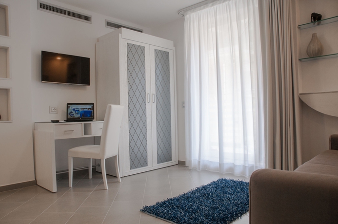 Imagen de los interiores del Hotel Tasso Suites. Foto 16