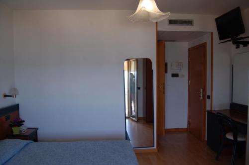 Imagen de la habitación del Hotel Tassoni Maison. Foto 5