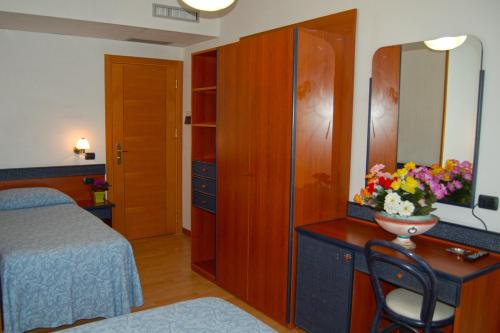 Imagen de la habitación del Hotel Tassoni Maison. Foto 8