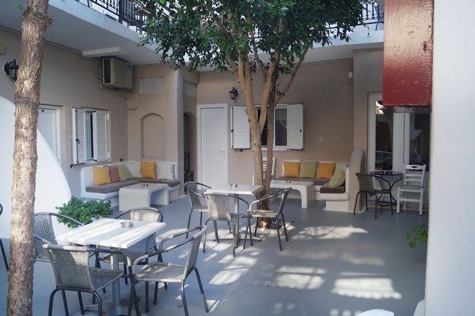 Imagen de los exteriores del Hotel Tataki. Foto 17