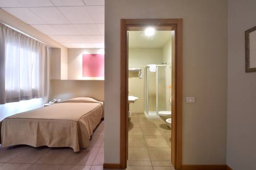 Imagen de la habitación del Hotel Tati. Foto 8