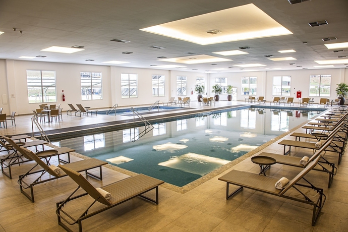 Imagen de la piscina del Hotel Tau&aacute; Resort and Convention Alex&acirc;nia. Foto 11