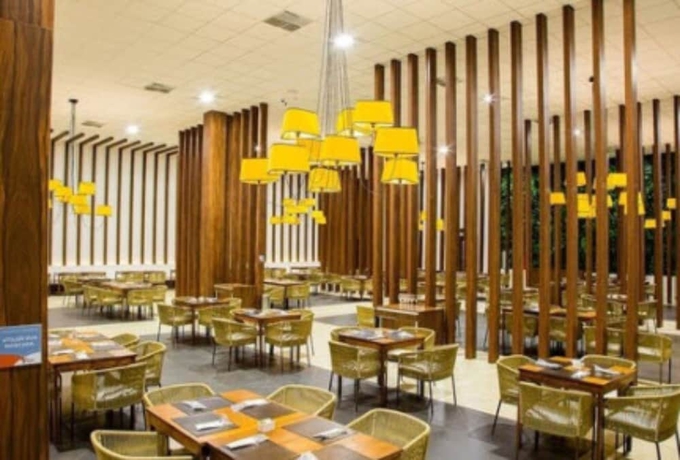 Imagen del bar/restaurante del Hotel Tau&aacute; Resort and Convention Alex&acirc;nia. Foto 6