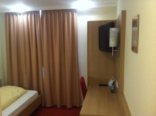 Imagen de la habitación del Hotel Tauberhotel Kette. Foto 8