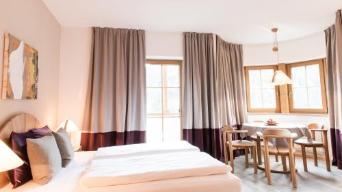 Imagen de la habitación del Hotel Taubers Bio Vitalhotel. Foto 8