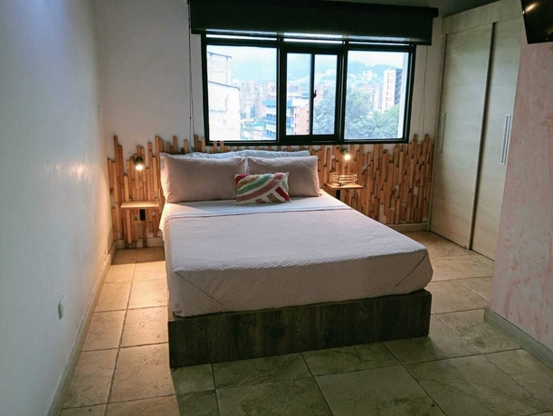Imagen de la habitación del Hotel Tauro Black Suites. Foto 2