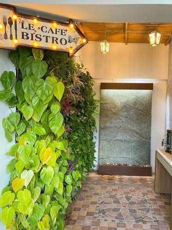Imagen de la habitación del Hotel Tauro Black Suites. Foto 13
