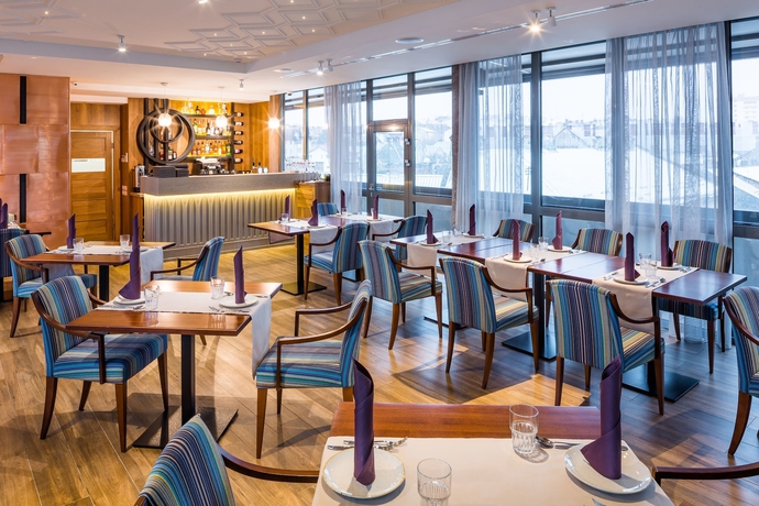 Imagen del bar/restaurante del Hotel Taurus City. Foto 7