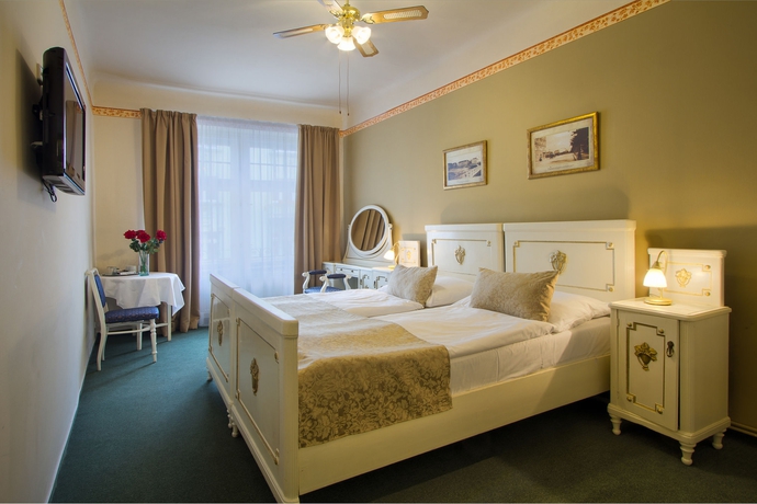 Imagen de la habitación del Hotel Taurus. Foto 7