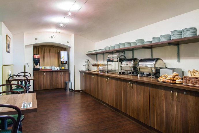 Imagen del bar/restaurante del Hotel Taurus. Foto 3