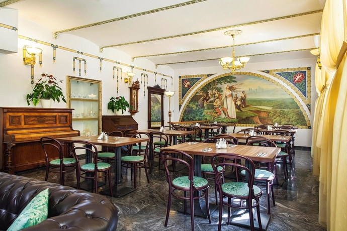 Imagen del bar/restaurante del Hotel Taurus, Praga. Foto 2