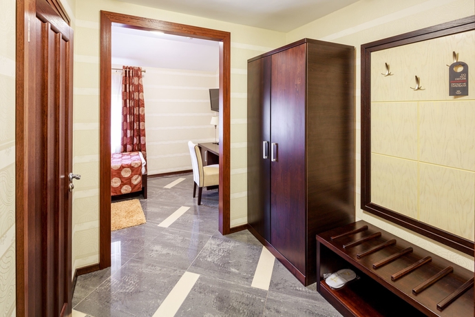 Imagen de la habitación del Hotel Taurus and Spa. Foto 7