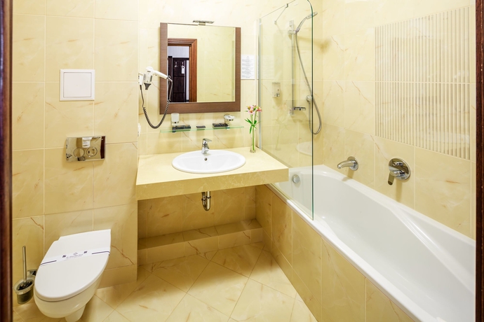 Imagen de la habitación del Hotel Taurus and Spa. Foto 9