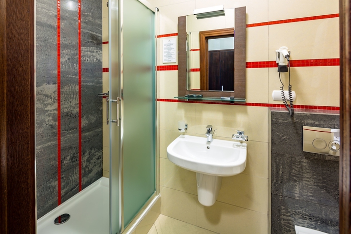 Imagen de la habitación del Hotel Taurus and Spa. Foto 12