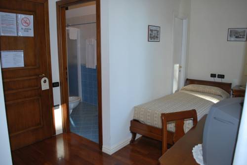 Imagen de la habitación del Hotel Taverna Bleu. Foto 13