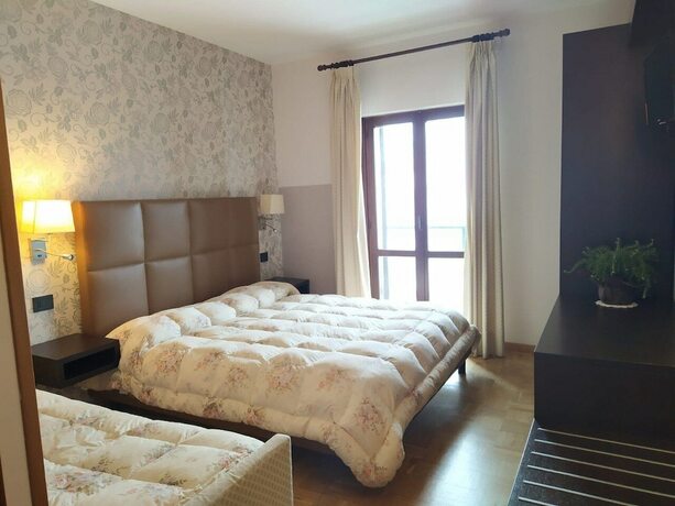 Imagen de la habitación del Hotel Taverna Capozzi. Foto 7