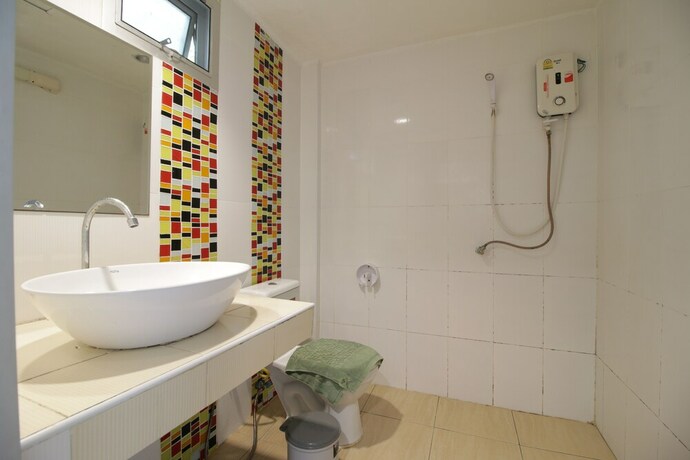 Imagen de la habitación del Hotel Tawaen Beach Resort. Foto 26