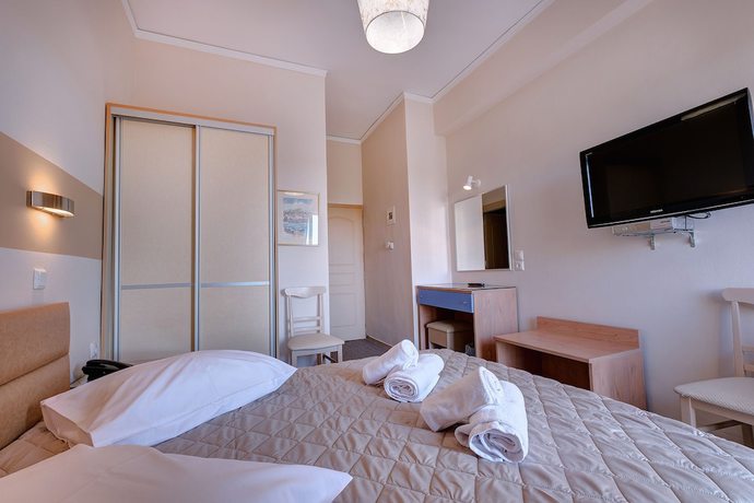 Imagen de la habitación del Hotel Taxiarhis. Foto 9