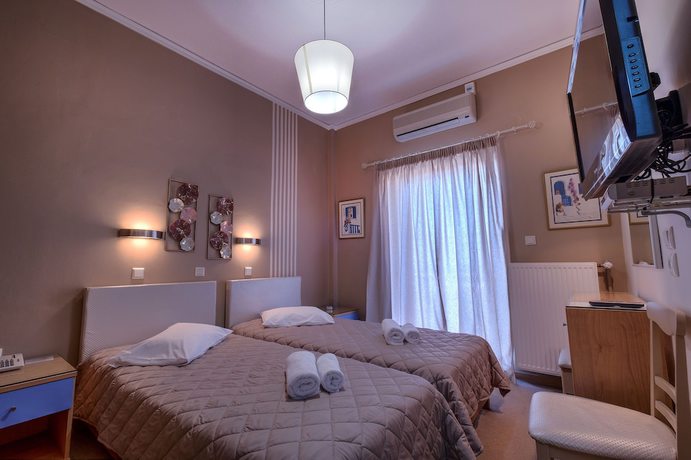 Imagen de la habitación del Hotel Taxiarhis. Foto 11