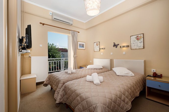 Imagen de la habitación del Hotel Taxiarhis. Foto 12