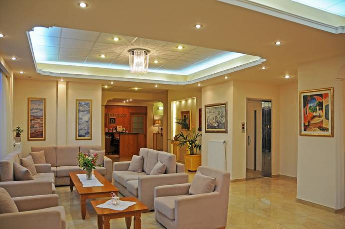 Imagen de los interiores del Hotel Taxiarhis. Foto 16