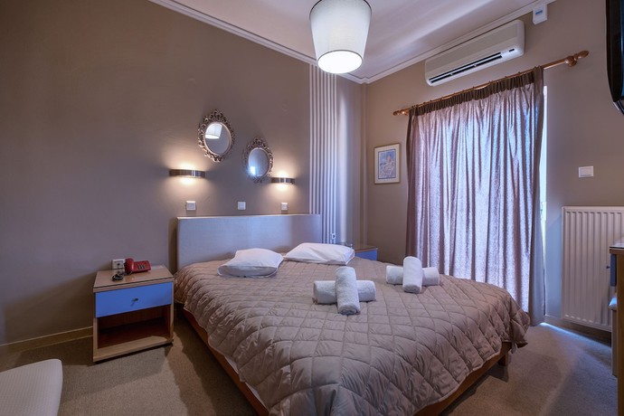 Imagen de la habitación del Hotel Taxiarhis. Foto 13