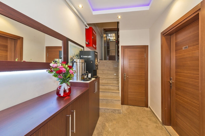 Imagen de los interiores del Hotel Taxim Marin. Foto 14