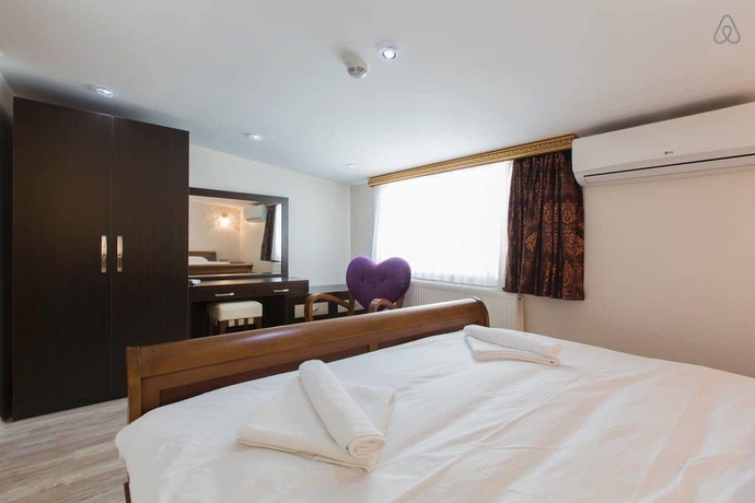 Imagen de la habitación del Hotel Taximum Suites. Foto 5