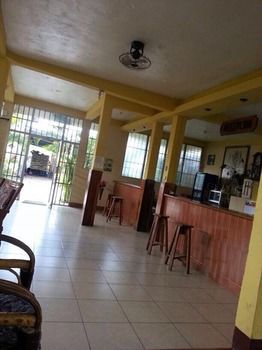 Imagen de los interiores del Hotel Tayasal. Foto 5