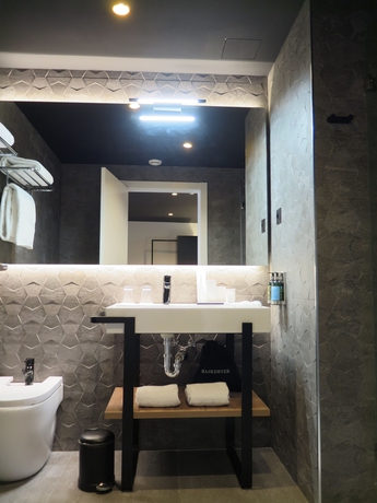 Imagen de la habitación del Hotel Tayko Bilbao. Foto 10