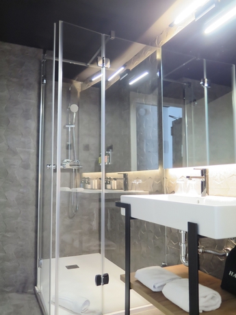 Imagen de la habitación del Hotel Tayko Bilbao. Foto 11