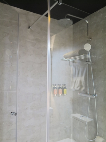 Imagen de la habitación del Hotel Tayko Bilbao. Foto 12