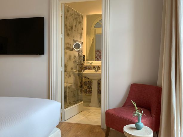 Imagen de la habitación del Hotel Tayko Sevilla. Foto 10