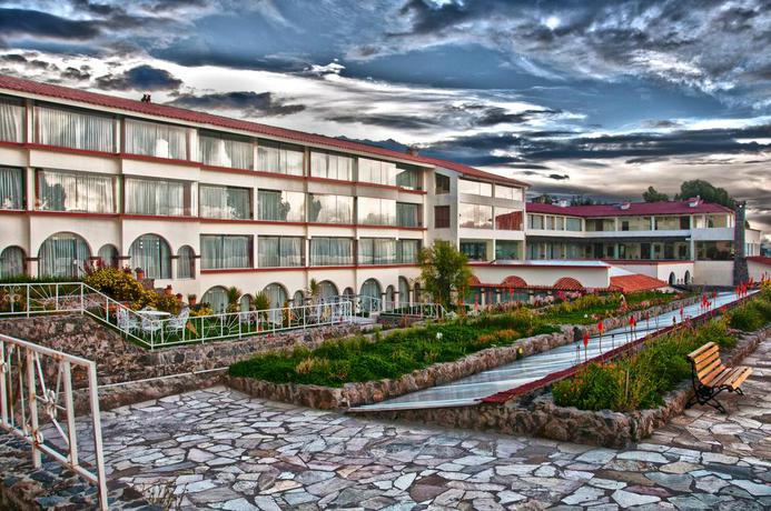 Imagen de los exteriores del Hotel Taypikala Puno. Foto 6