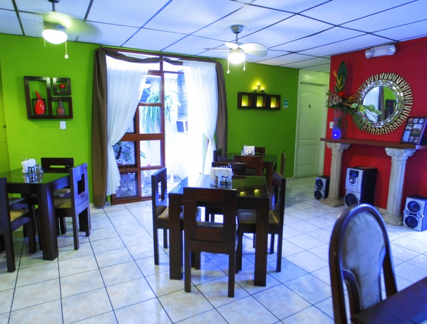 Imagen del bar/restaurante del Hotel Tazumal House. Foto 3