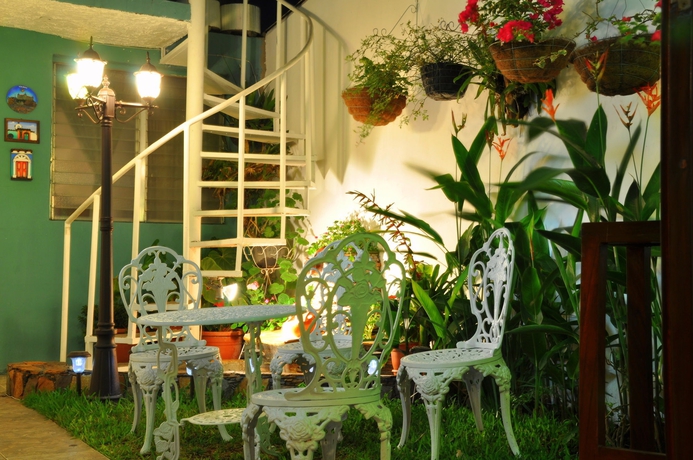 Imagen de los exteriores del Hotel Tazumal House. Foto 7